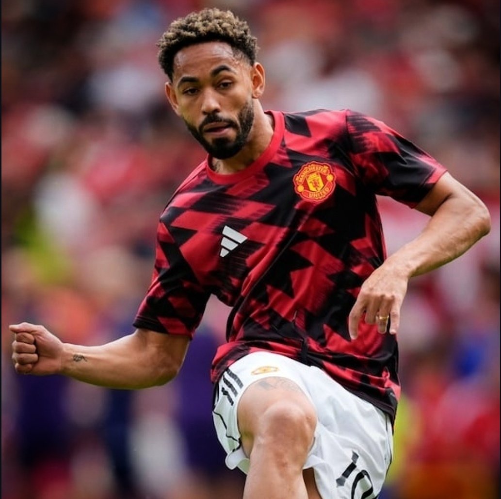 🔴⚪⚫
I've made it to 150 followers!!!
Any help from any of you top reds to gain me more followers before the next match vs Fulham would be really appreciated 😁
#ManchesterUnited #MUFC