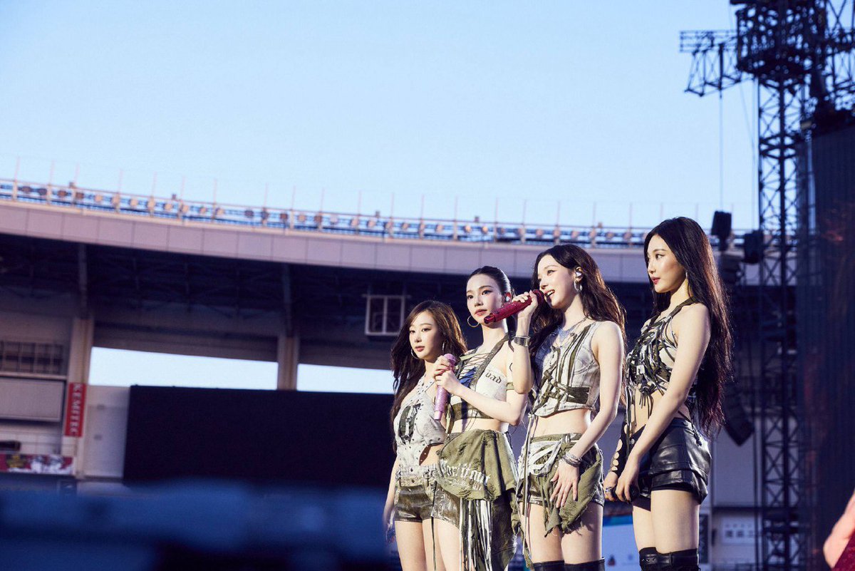 아름다운 소녀들, 𝓐𝖾𝗍𝖾𝗋𝗇𝖺𝗅𝗅𝗓 ❤︎. tweet media