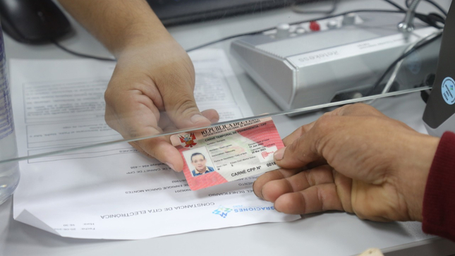 La regularización migratoria no es un favor, es inteligencia. No solo da identidad a quien llega, también fortalece la seguridad y permite que quienes hoy son invisibles aporten al desarrollo del país. 
Ordenar no divide, integra y protege
#TodosSomosMigrantes