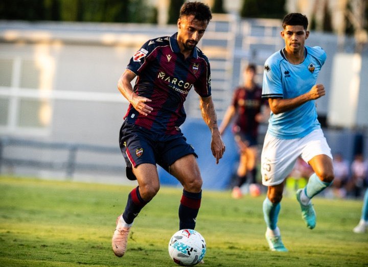 pasionlud's tweet photo. ➡️ El @gc_zuerich anuncia el fichaje de
       Oscar Clemente,jugador que     
       rescindió con el @LevanteUD hace   
       pocos dias 

   ➕ Firma 2 años con opción a uno más 
          
        #exlud #LevanteUD https://t.co/F17JeyNIt2