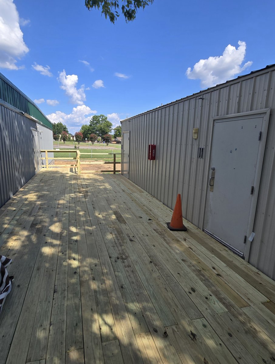 unionchristian's tweet photo. Union Nation:
I know many of you were unable to visit the classrooms inside the new building for Middle and High school students. Here are a few pictures of the updated classrooms and the new deck addition.  Thank you for all of your support during the transition. #UCAEagleNation https://t.co/vs54y5DoEQ
