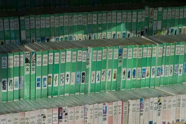 Generations7080's tweet photo. Team Club des Cinq, Alice ou Fantômette ?  

Parmi les aventures de la Bibliothèque verte, lesquelles vous ont fait rêver pendant votre enfance ? https://t.co/dZxAWT2oMA