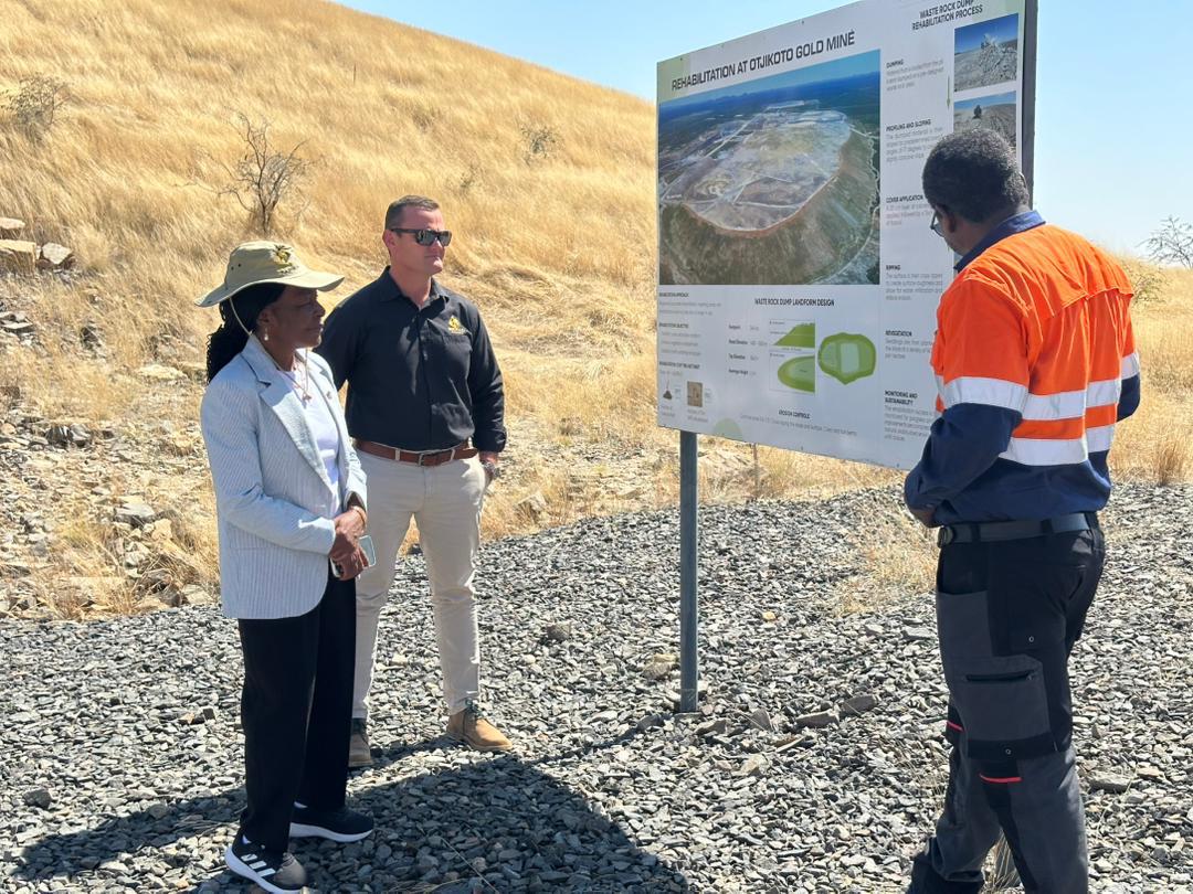 FinanceNamibia's tweet photo. The Minister conducted a site visit at #B2Gold to familiarize herself with the company’s operations. The visit provided insights into the mine’s production processes, and its role in contributing to Namibia’s economy. https://t.co/3NfvhUJcbn