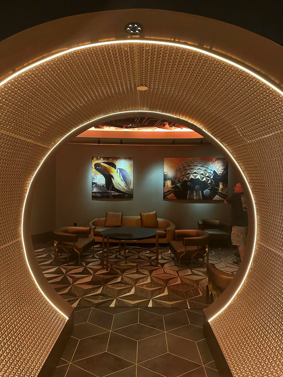 FirebirdBo's tweet photo. We visited #Geo82 yesterday inside #EPCOT. Very upscale experience. We were met at checkin with a cool eucalyptus towel and the aesthetics were beautiful! The Brown Butter #OldFashioned was tasty as well.
@WaltDisneyWorld #FamilyTime #Vacation https://t.co/9heg49CId5