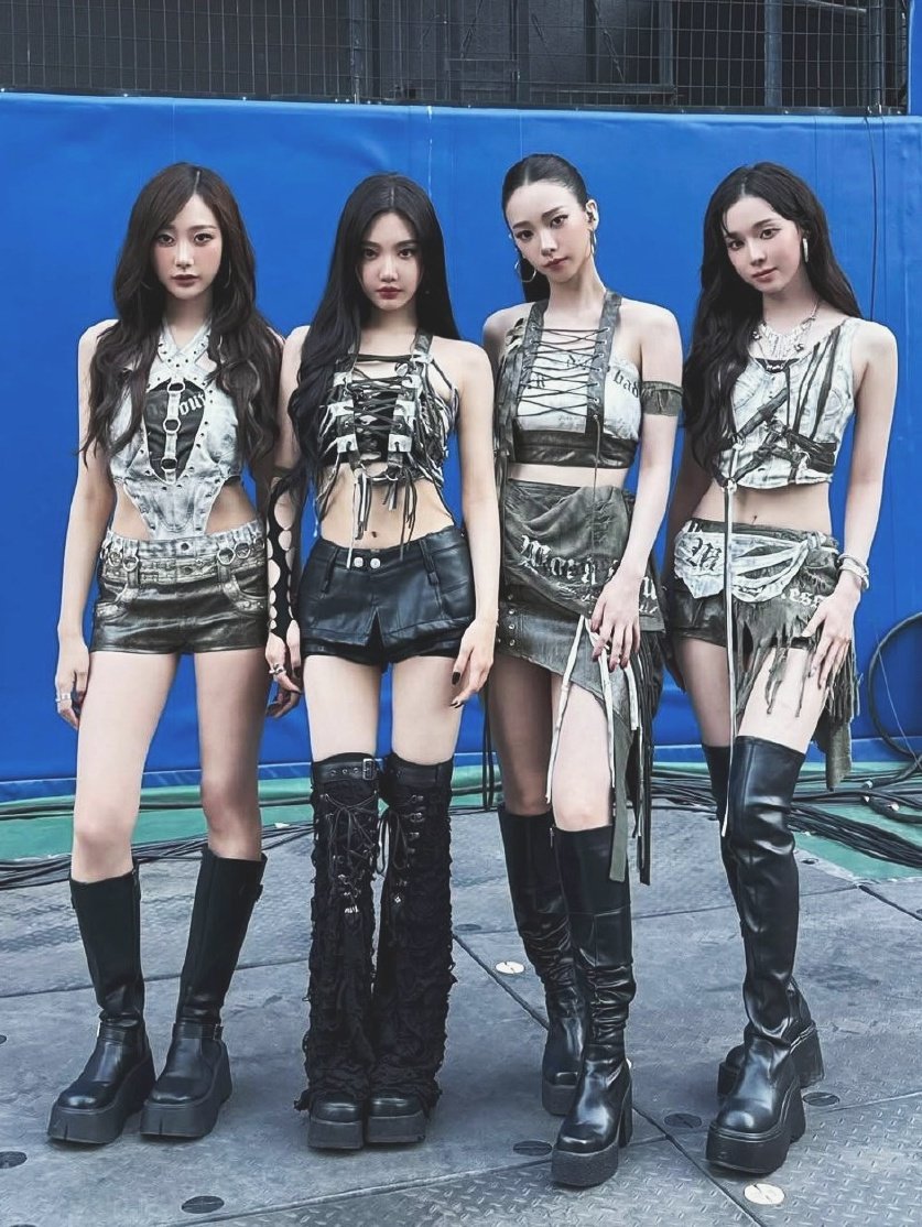 아름다운 소녀들, 𝓐𝖾𝗍𝖾𝗋𝗇𝖺𝗅𝗅𝗓 ❤︎. tweet media