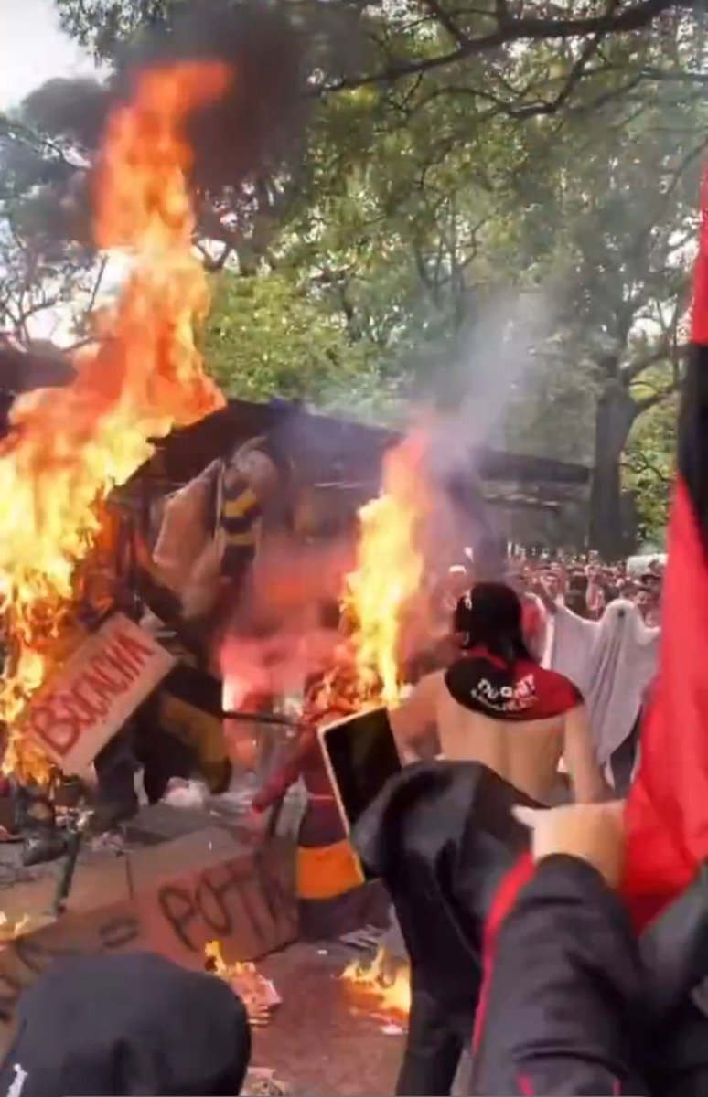 Nosotros no nos olvidamos, te haces el moralista y eran ustedes los que festejaban esto