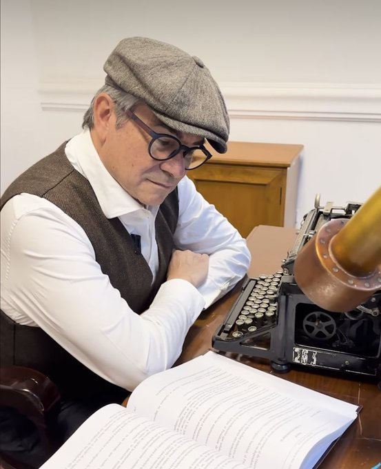 🔹Puedo escribir los versos más tristes esta noche.

🔹Escribir por ejemplo ✍️

🔹Que fui el Ministro de Hacienda mas penca de la historia 

🔹Oh que triste noche 🌃