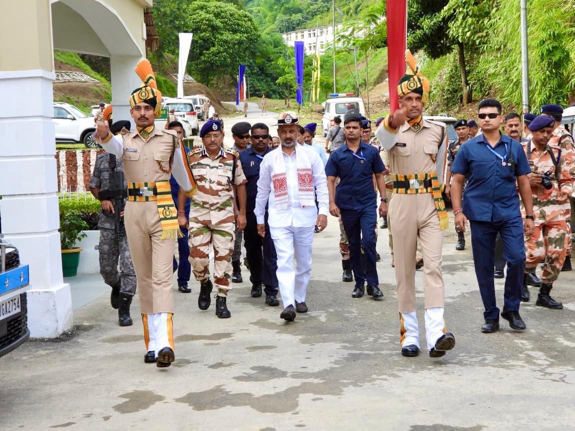 bandisanjay_bjp's tweet image. Visited the 31st Battalion ITBP HQ in Arunachal Pradesh today. Bowed at the Martyrs’ Memorial, saluted the courage of our Himveers, and inaugurated new welfare &amp;amp; infrastructure projects including hospitals, mess facilities, residential quarters, and training infrastructure.

ITBP…