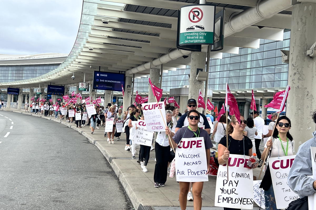 PAX_news's tweet image. Strike amnesty for #AirCanada FAs; #CUPE pushes for wage edge over #AirTransat; members voice concerns. paxnews.com/news/airline/a…