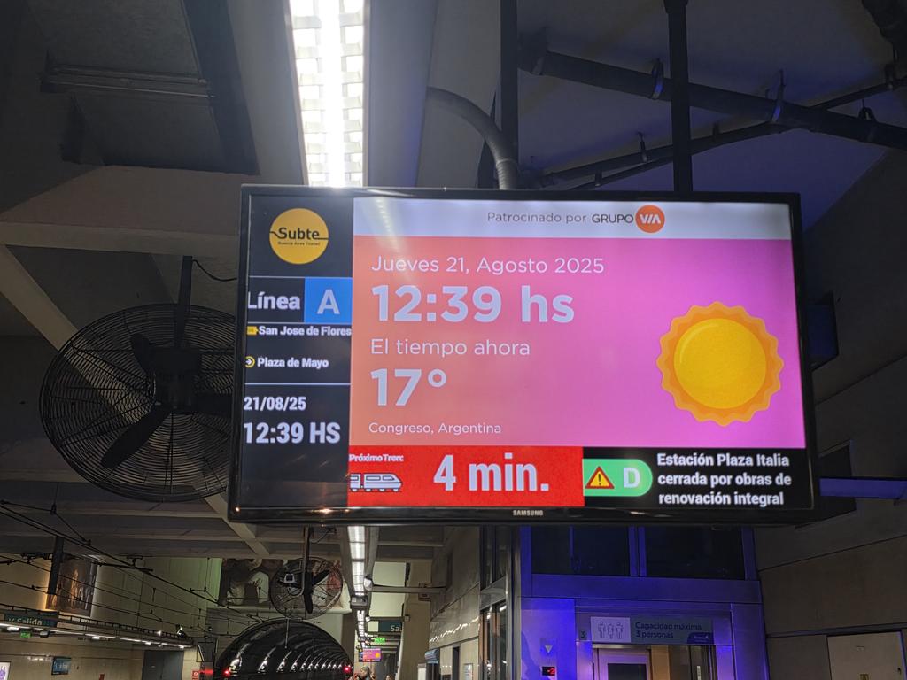 La frecuencia del subte porteño ha ido empeorando. 
Teléfono para el Jefe de Gobierno <a href="/jorgemacri/">Jorge Macri</a>.

<a href="/EntedelaCiudad/">Ente de la Ciudad</a>