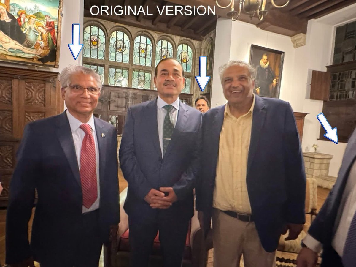 tweeterbeez's tweet image. سہیل وڑائچ کی جانب سے شیئر کی گئی تصویر میں ترمیم کر کے عوام کو گمراہ کرنے کی کوشش کی گئی ہے۔

فیلڈ مارشل کا کسی صحافی کو ون آن ون انٹرویو دینا حقیقت کے منافی ہے۔ سہیل وڑائچ کی آرمی چیف سے ملاقات صرف ایک گروپ فوٹو کے دوران ہوئی، جس میں بڑی تعداد میں افراد موجود تھے۔