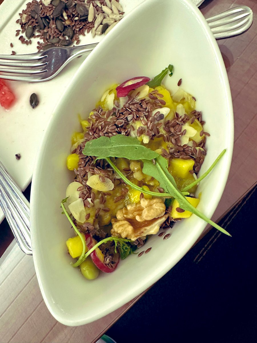 basharatw's tweet image. Breakfast at @emirates lounge. Not sure what it is, my better half takes this every time and it is good. #Dubai