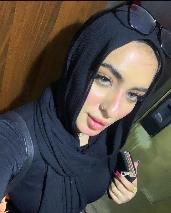 الشتيمة متعة لوحدها ، وانا لساني طويل اوي ، هختار 5 من اللي هيعملوا ريتويت وهخش اشتمهم وافشخهم تحتي 

يلا اعملوا يا مهزقين