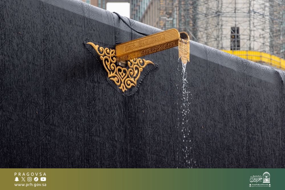 قطرات الغيث في رحاب المسجد الحرام.. مشهد إيماني تتجلى فيه الرحمة، وتكتمل به الطمأنينة والسكينة.
من مواطن إجابة الدعوات وتحقيق الأمنيات.

#المسجد_الحرام
#رئاسة_الشؤون_الدينية_بالمسجد_الحرام_والمسجد_النبوي