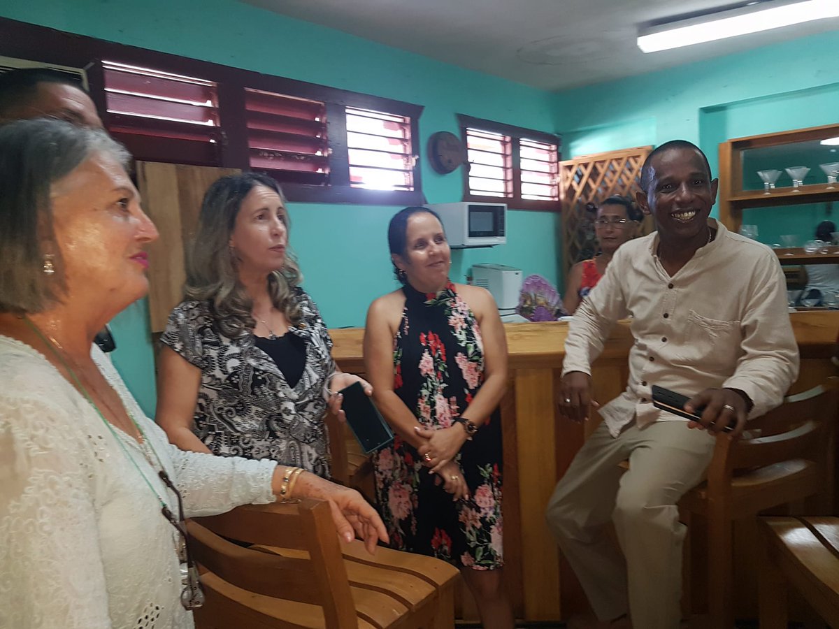 GobCamaguey's tweet photo. En otros recorridos por centros educacionales d la provincia d Camagüey la Ministra visitó el Politécnico d Servicios Horacio Cobiella, interesada en la preparación de los estudiantes en las especialidades d gastronomía, alojamiento, elaboración d alimentos y servicios d belleza. https://t.co/nmprJYxY6M