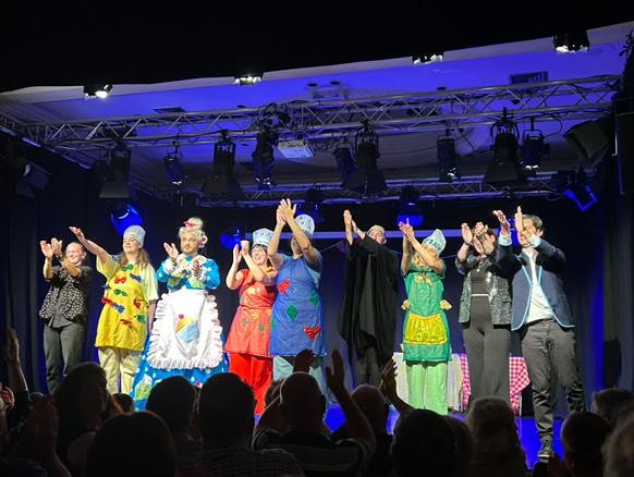 Bake Off: The Great British Pantomime tweet media