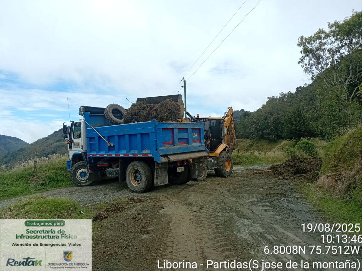 💚 Gracias al kit de maquinaria de la Gobernación de Antioquia 🏛️, hoy avanzamos con los trabajos en el tramo San José de la Montaña – La Merced del Playón 🛤️, respondiendo al compromiso de mejorar la conectividad de nuestras veredas 🌄.