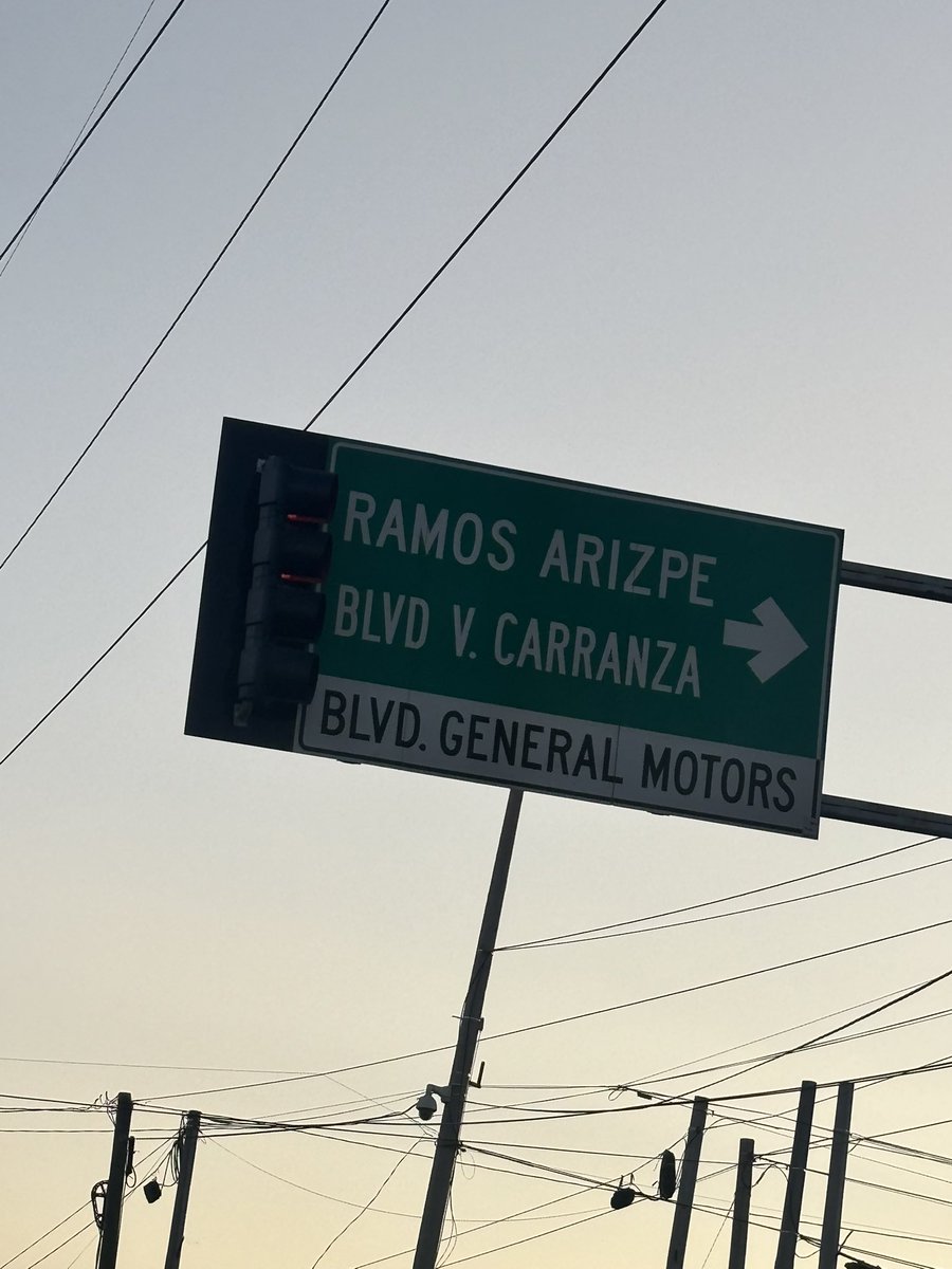 CIC Saltillo (@cicsal) on Twitter photo *SEMáFOROS* Ciudadano(a) reporta Semáforo que está volteado desde la semana pasada, de su apoyo por favor porque no se aprecia fácilmente y se pasan el rojo entre Boulevard Isidro López Zertuche SN, C.P. 25206 y Boulevard General Motors #Saltillo 10:04 <a href="/SaltilloGob/">Gobierno Municipal de Saltillo</a> *SEMáFOROS* Ciudadano(a) reporta Semáforo que está volteado desde la semana pasada, de su apoyo por favor porque no se aprecia fácilmente y se pasan el rojo entre Boulevard Isidro López Zertuche SN, C.P. 25206 y Boulevard General Motors #Saltillo 10:04 <a href="/SaltilloGob/">Gobierno Municipal de Saltillo</a>