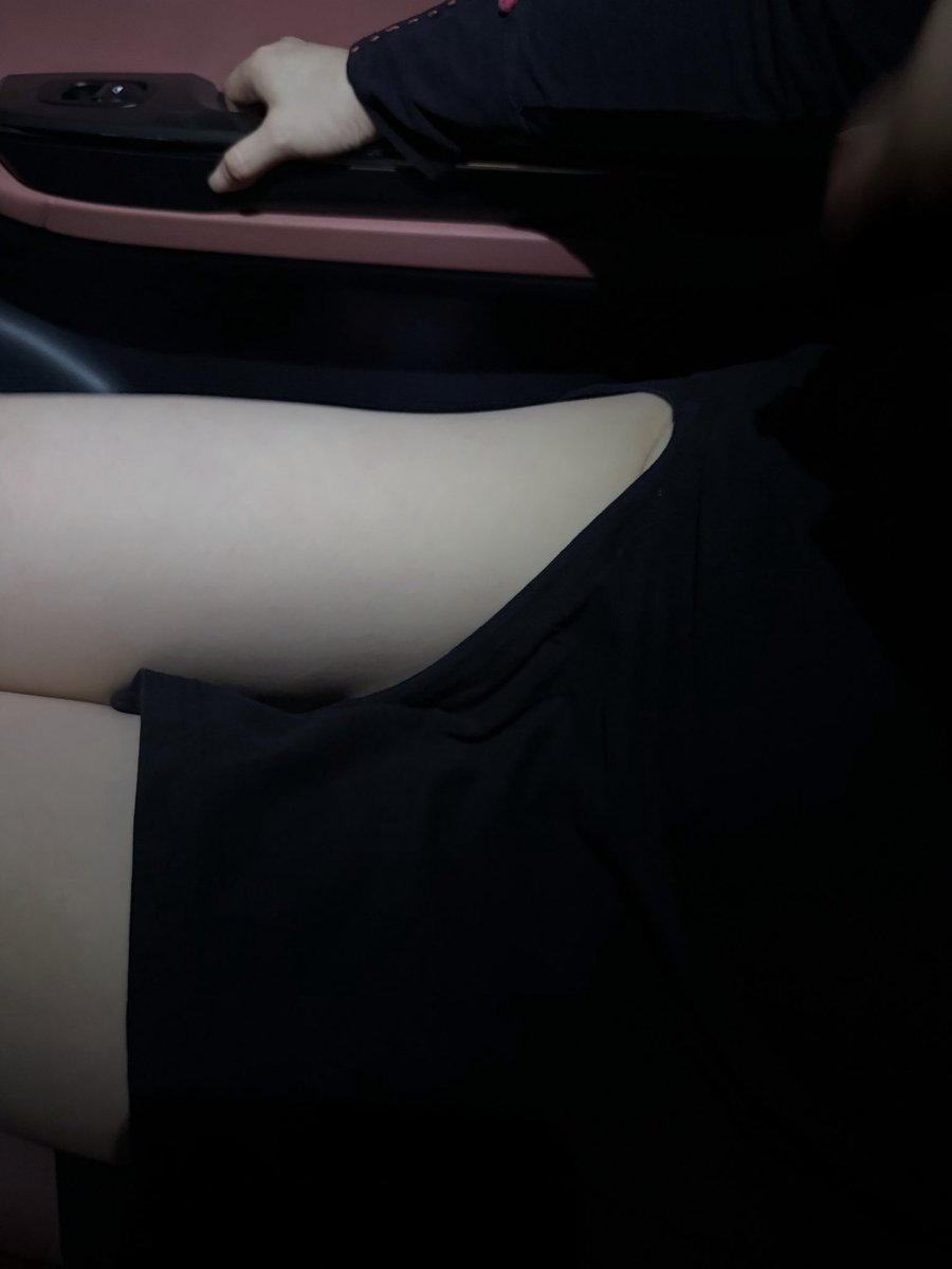 medondong's tweet photo. 今天老婆穿这个出去了，里面真空。你们说明眼人会怎么想，会认为没穿内裤？遇见人打招呼该怎么办.....来玩偶遇么，哈哈😄 https://t.co/esznU4Yadw