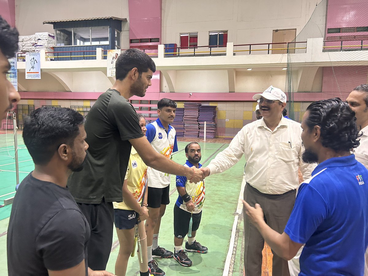 SAI_Gandhinagar's tweet photo. Shri Satyajit Sankrit, Deputy Director General (Ops), SAI, was accorded a warm welcome at SAI RC Gandhinagar.

✨During the visit, the DDG undertook a detailed tour of the centre’s facilities and interacted with athletes, coaches, sports science experts, and Admin officials. https://t.co/UzvBHFBcJM