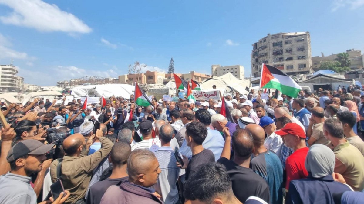 "Stop the War" : à Gaza, une manifestation pour que "les nuits se passent en paix" f24.my/BNgb.x