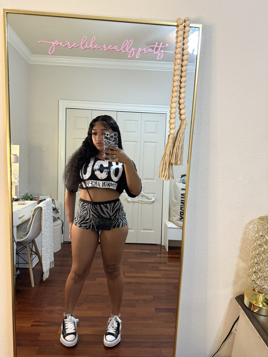 dkyrakarenza's tweet image. #lastnight 💋