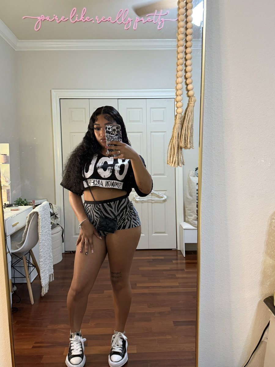 dkyrakarenza's tweet image. #lastnight 💋