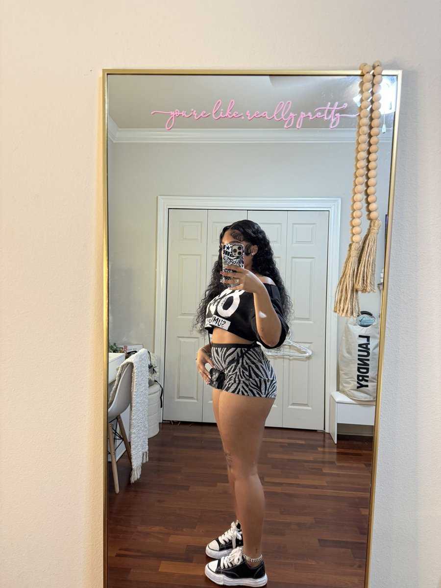 dkyrakarenza's tweet image. #lastnight 💋