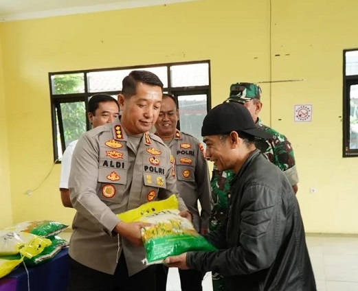 tarungnews2's tweet image. tarungnews.com/hukum/18181/po…
Polresta Bandung Gelar Gerakan Pangan Murah, 10 Ton Beras Ludes dalam 3 Jam #DPRRI #Tunjangan #malamjumat #LisaMariana