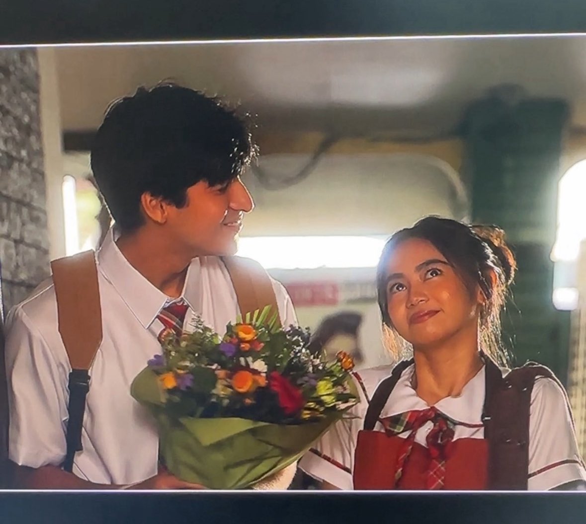 VIVA_Films's tweet photo. Tingin mo, nakakakilig, masakit, masaya, o rollercoaster of emotions ang mararamdaman natin sa #MinamahalMovie?

Gaano ka ka-excited? https://t.co/UT1AKDbMwT