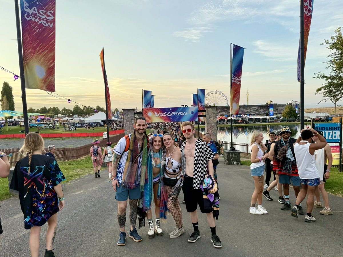 annadolcee's tweet photo. Bass Canyon, the bass &amp; wubz were too good ✨ https://t.co/UKODxIVBPw