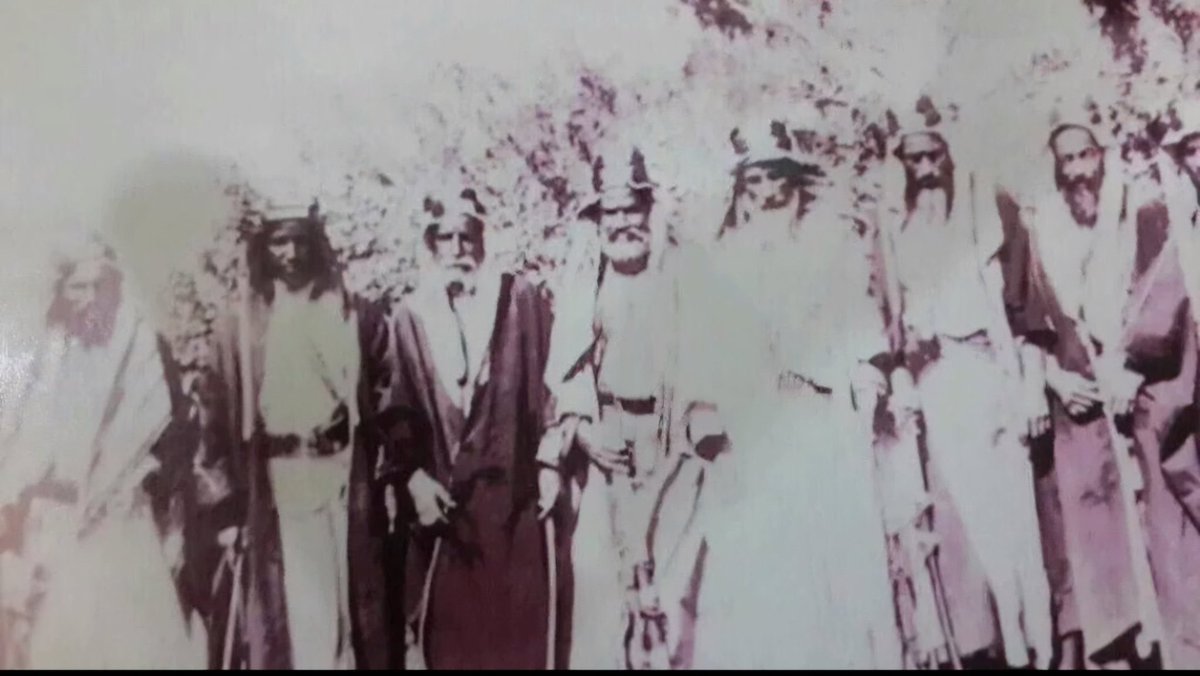 Alqayedi_Rabigh's tweet photo. لباس قبيلة حرب بالزي الحجازي العربي الأصيل العمامة والعقال المقصب والبشت.
صورة لبعض مشايخ قبيلة زُبيد من حرب ومنهم الشيخ بركي بن شامي والشيخ حسين بن مبيريك. https://t.co/V15ucZKkWu
