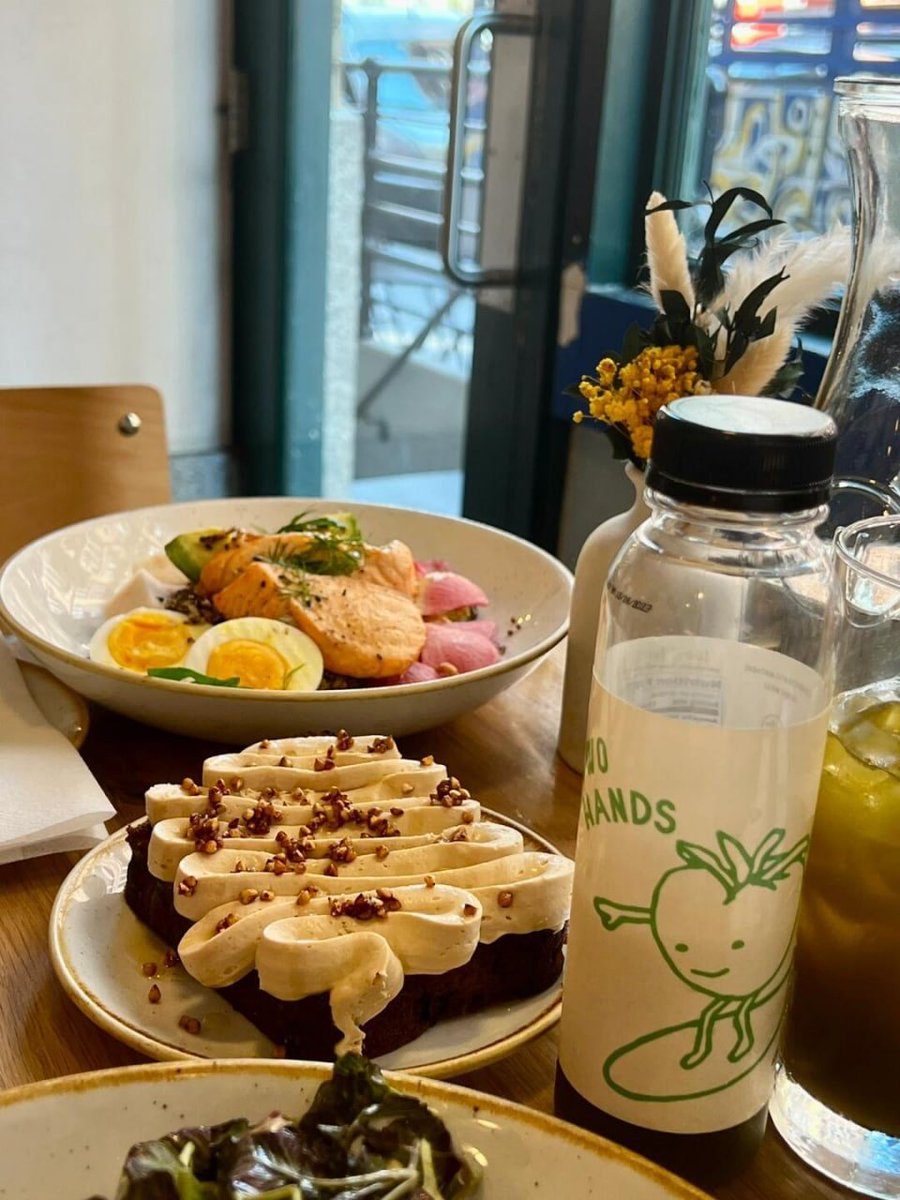 Seraphina44285's tweet image. A vibrant breakfast spread—colorful bowls, topped toast, and a cute water bottle. Starting the day with flavor. 🌈 #BreakfastSpread #BrunchGoals