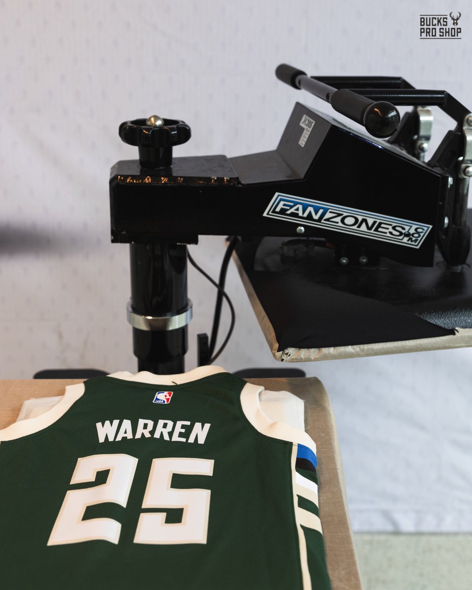 Custom jerseys now fit perfectly for your littles!
Now offering YOUTH CUSTOM JERSEYS 🦌

shop.bucks.com/collections/cu…