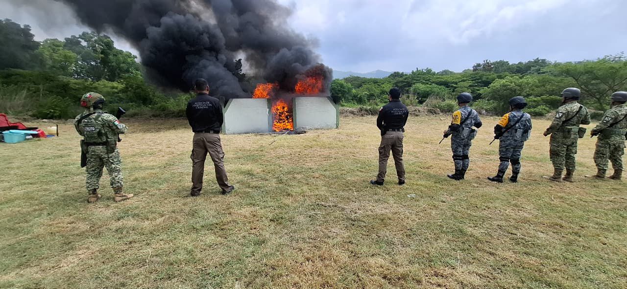 El Sie7e de Chiapas on X: "Autoridades destruyen casi 300 kilos de #droga en #Chiapas En coordinación con autoridades de los tres niveles de gobierno, este día incineración #narcóticos en las instalaciones