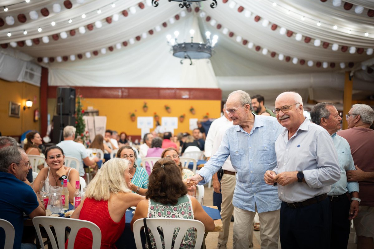 El alcalde, <a href="/pacodelatorrep/">Paco de la Torre</a>, junto a ediles del equipo de Gobierno, ha asistido a la Noche del Péndulo, organizada por <a href="/COPITIMA/">COPITI Málaga</a>.