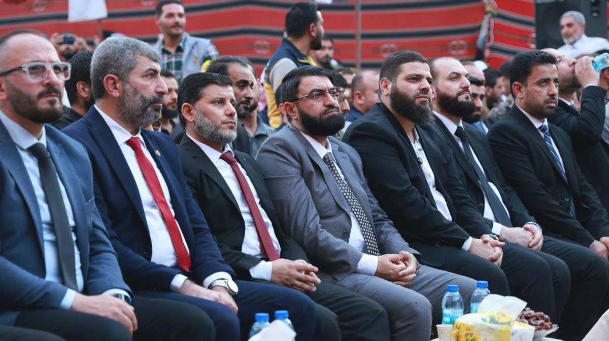 شاركنا اليوم بوقفة الأهالي في زملكا بالغوطة الشرقية، برفقة النائب العام وعدد من معالي الوزراء والمحافظين، في الذكرى 12لمجزرة الكيماوي التي قام بها النظام البائد، جئنا لنؤكد التزامنا أمام أرواح الضحايا وذويهم بأن العدالة قد انطلقت وستأخذ مجراها، ولن يفلت مجرم من العقاب والمحاسبة.