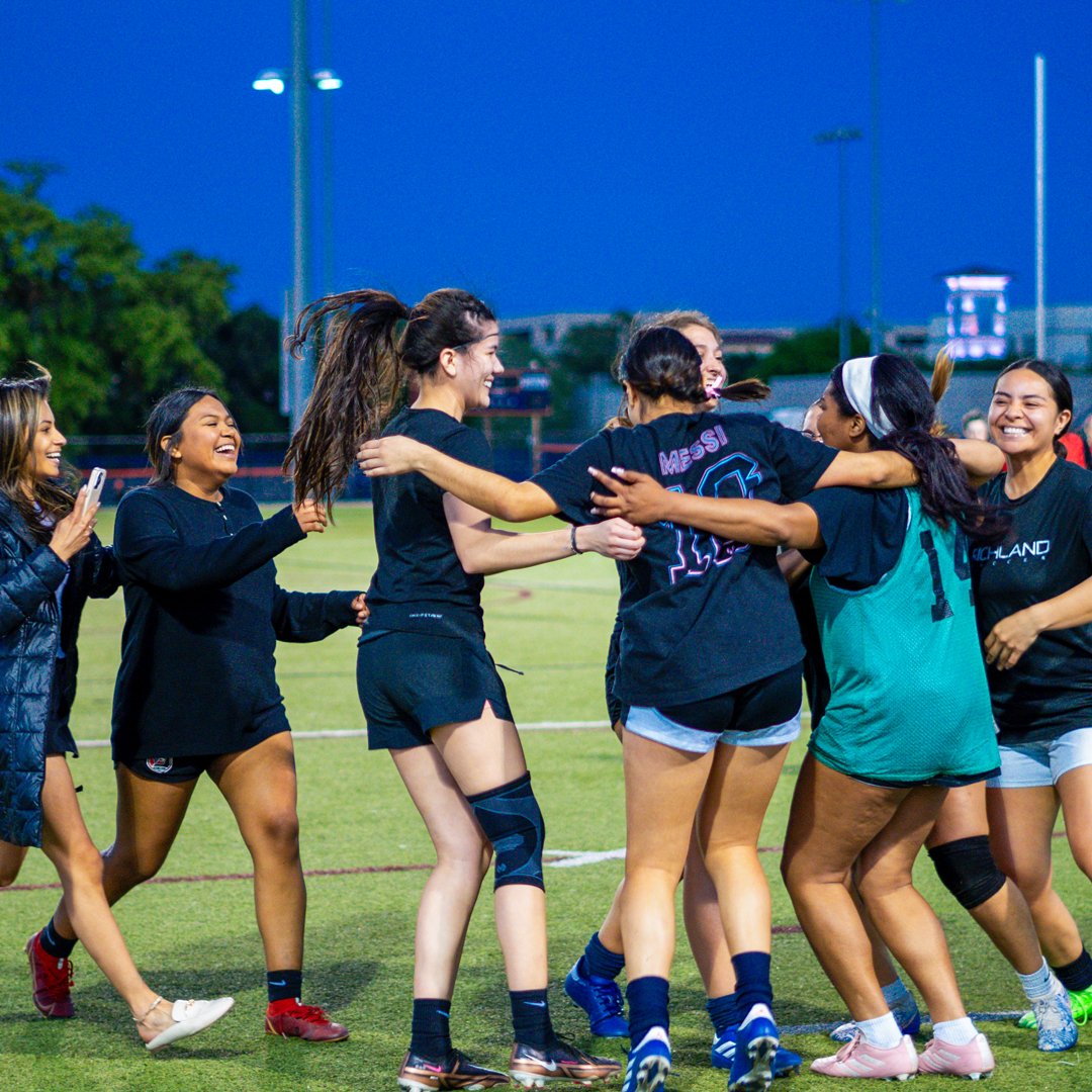 UTSARec's tweet image. Campus Rec is more than a gym! It’s where Roadrunners connect, play, and grow. From intramural sports and group exercise to outdoor trips and open rec, we have something for you! Find your community, discover new passions, and make #UTSARec part of your #UTSA journey! 🤙💙🧡