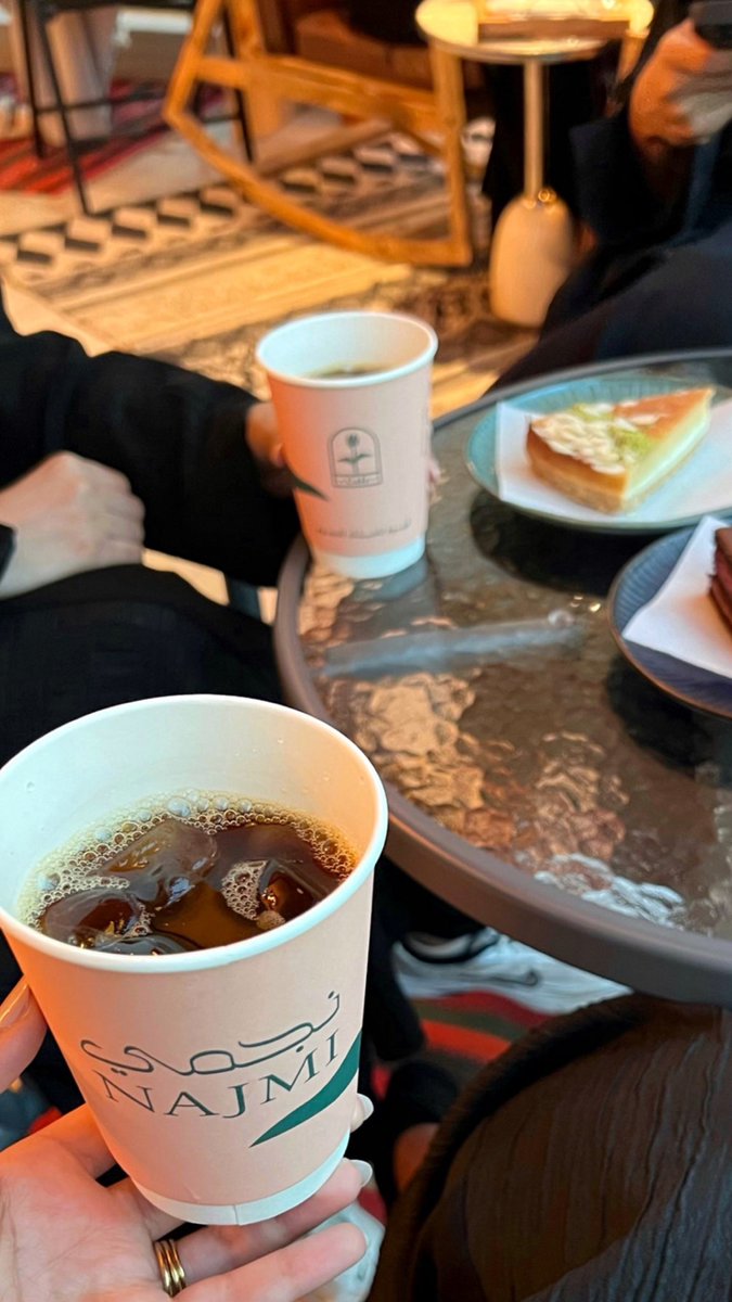 _lil200's tweet photo. مساء يوم سعيد بعنوان 
لقاء بعد غياب وشوق 
ضحك فيه القلب قبل الوجه ❣️. https://t.co/r0oyyvkKlH