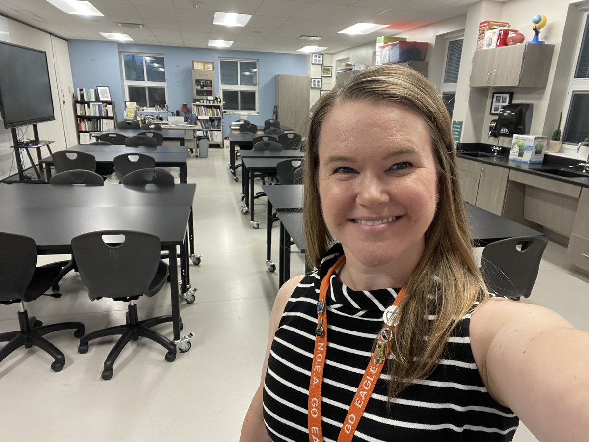 Back in my old building, teaching my former 5th graders—now my science students! 🔬
From elementary memories to middle school experiments…full circle moment💫
Let’s just say: Science still rules. 💥