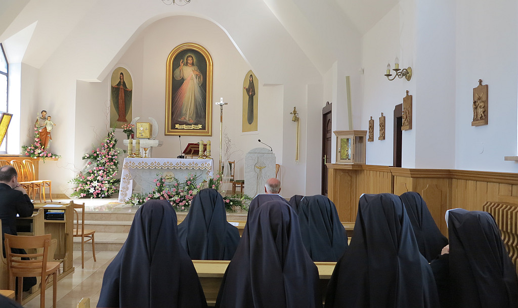 DivinaMisericordiaES (@santafaustynaes) on Twitter photo ➠ Terço da Divina Misericórdia ➠ Todos os Dias ➠ 15:00pm para Todos Segiudores
➟ English ➟ <a href="/SantaFaustyna/">DivineMercy</a> ✠ Español ➟ <a href="/SantaFaustynaES/">DivinaMisericordiaES</a>
➟ Polski ➟ <a href="/SantaFaustynaPL/">MiłosierdzieBoże</a> ✠ Français ➟ <a href="/SantaFaustynaFR/">MiséricordeDivine</a>
➟ Italiano ➟ <a href="/SantaFaustynaIT/">DivinaMisericordia</a> ✠ Português➟ <a href="/SantaFaustynaPT/">Misericórdia Divina</a> ➠ Terço da Divina Misericórdia ➠ Todos os Dias ➠ 15:00pm para Todos Segiudores
➟ English ➟ <a href="/SantaFaustyna/">DivineMercy</a> ✠ Español ➟ <a href="/SantaFaustynaES/">DivinaMisericordiaES</a>
➟ Polski ➟ <a href="/SantaFaustynaPL/">MiłosierdzieBoże</a> ✠ Français ➟ <a href="/SantaFaustynaFR/">MiséricordeDivine</a>
➟ Italiano ➟ <a href="/SantaFaustynaIT/">DivinaMisericordia</a> ✠ Português➟ <a href="/SantaFaustynaPT/">Misericórdia Divina</a>