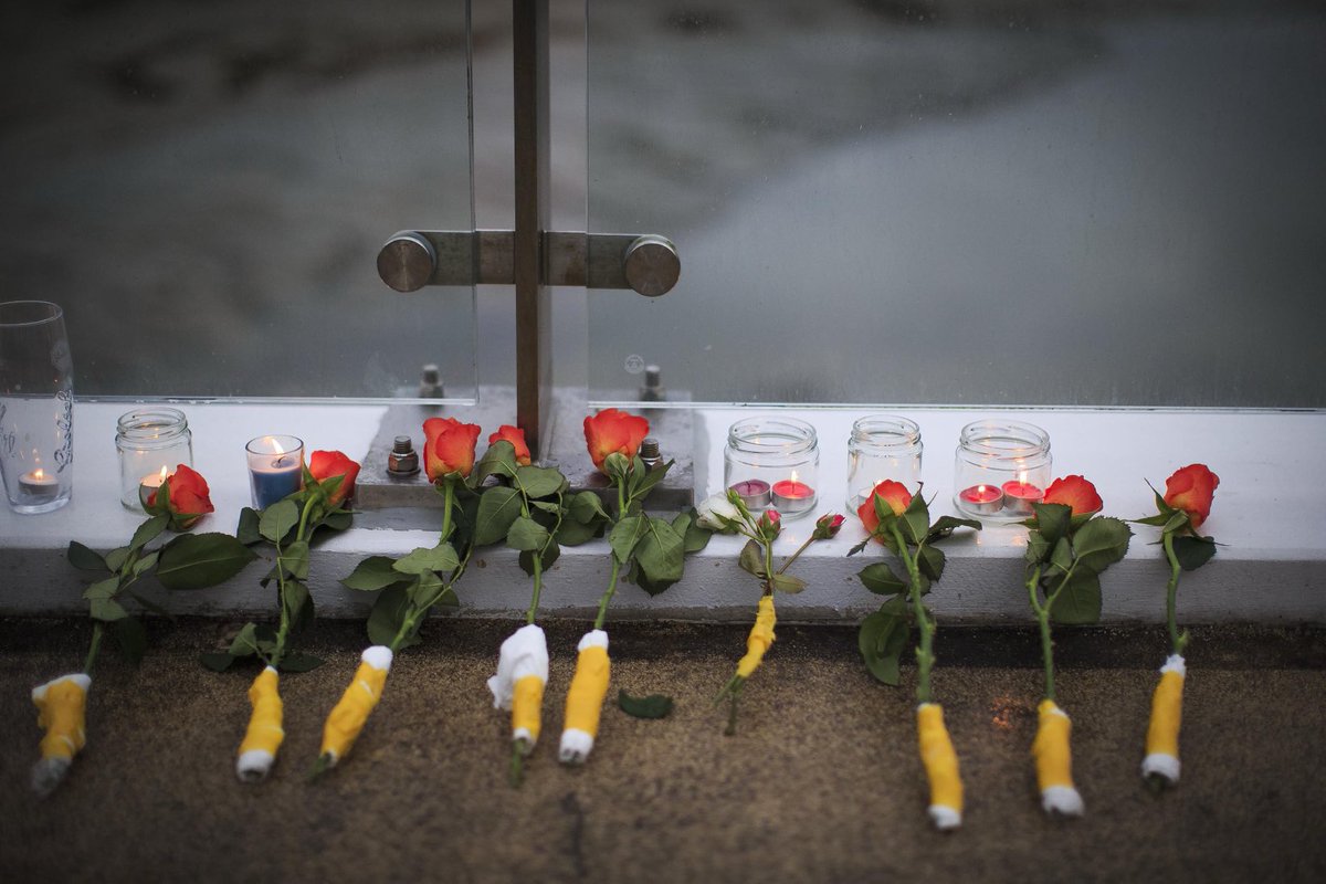 brightonsnapper's tweet image. Thoughts with all the families and friends #shoreham 22/8/15