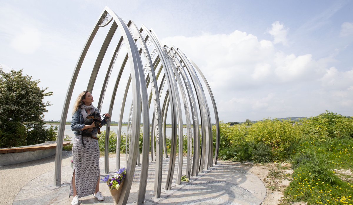 brightonsnapper's tweet image. Thoughts with all the families and friends #shoreham 22/8/15