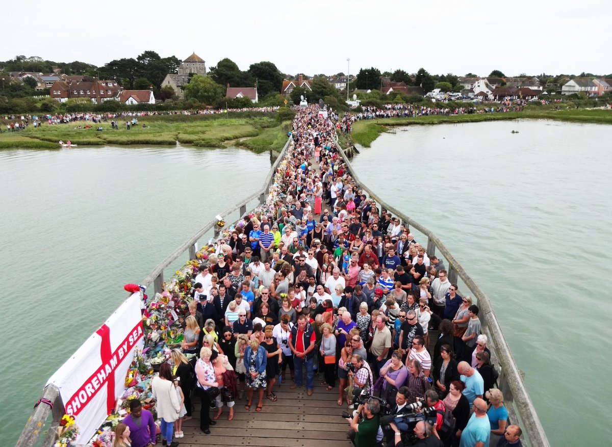brightonsnapper's tweet image. Thoughts with all the families and friends #shoreham 22/8/15