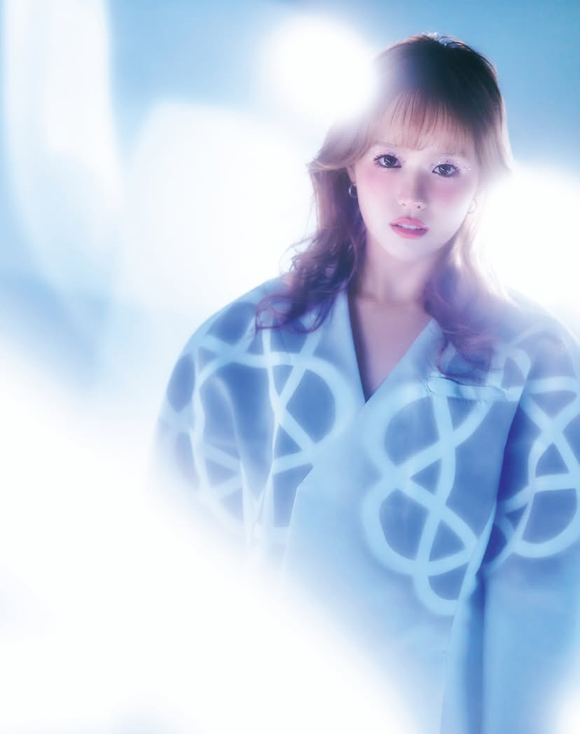 RoniC2M's tweet photo. Great look for Juria... matching her soft whimsical vocals. Don't you agree? https://t.co/QYATN7sLPi