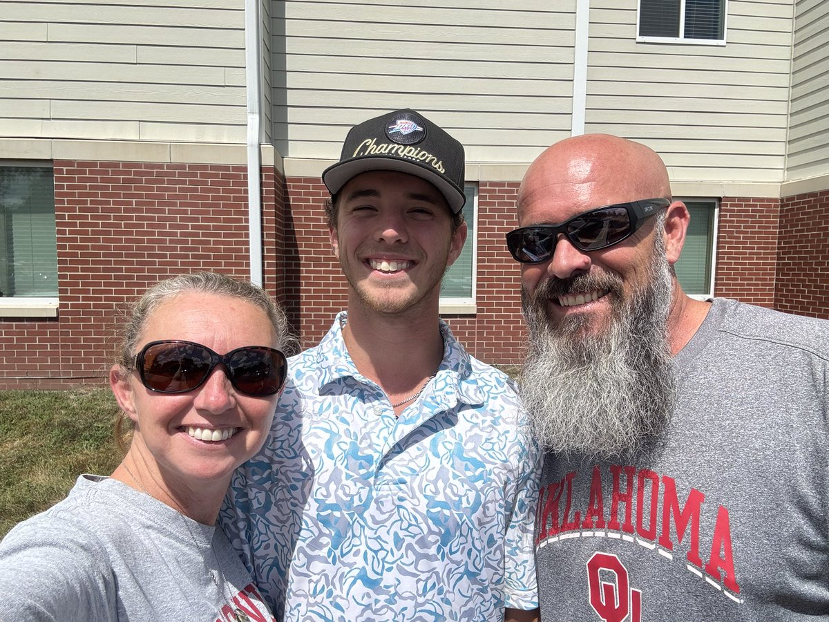 susanfitz77's tweet photo. Year 2 loading!!!! 🏀 📚 https://t.co/mICPS7VPKC