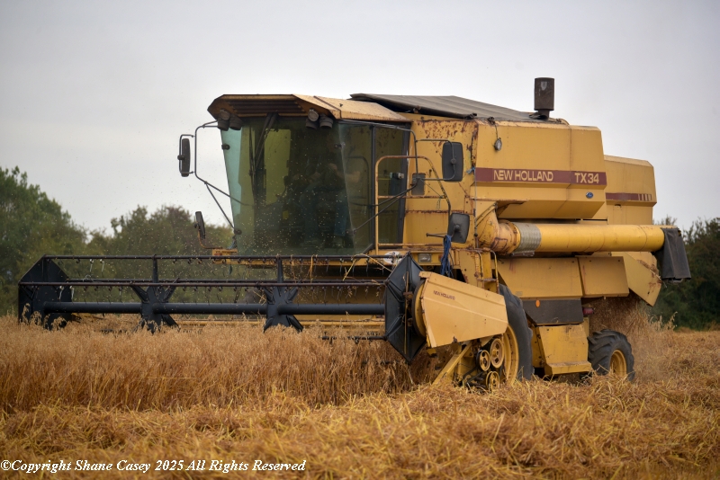 #Harvest2025 is quickly drawing to an end locally. It has been a good one photography and weather wise but its been a tough one in a lot of other ways. Even caught some of the prep for Harvest 2026 under way with WOSR being planted today locally. A huge word of thanks to all