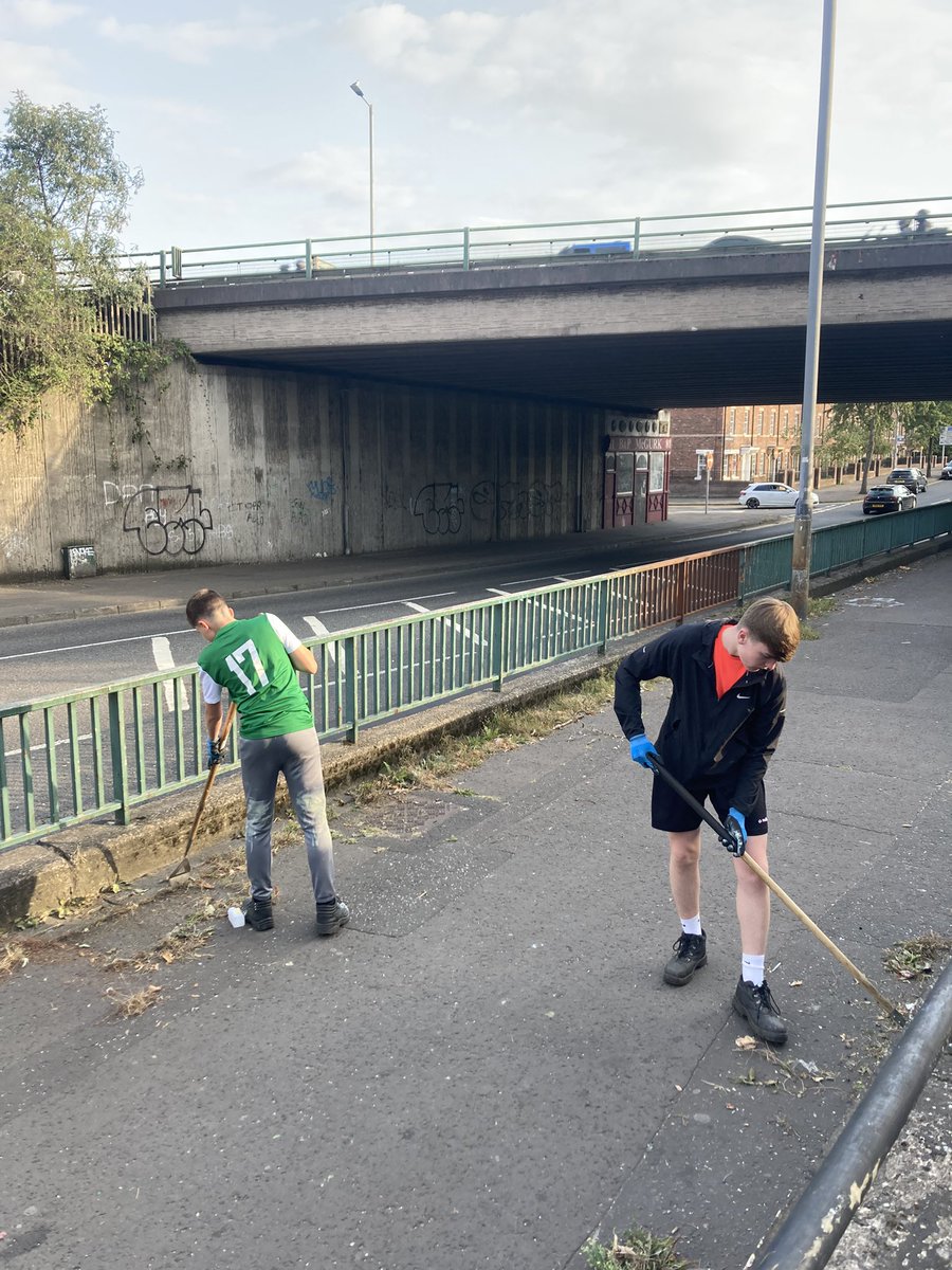 artilleryyc's tweet image. Second night tidying up the barrack steps. Finished cutting back high bushes, painted walls, removed weeds from main road and stencilled in some small murals to break up the bare walls. Should finish this on Tuesday next…residents delighted with the transformation
