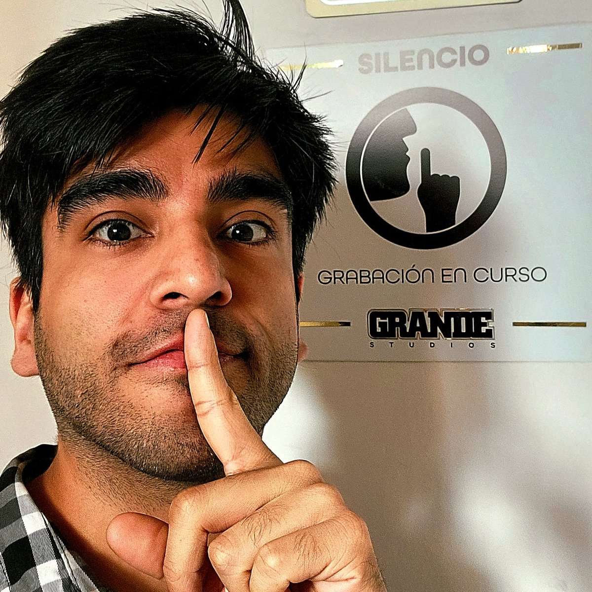 RedShockInc's tweet image. 🤫 #Doblaje #Grabacion #Grabando #DoblajeLatino #Grabada 🤫