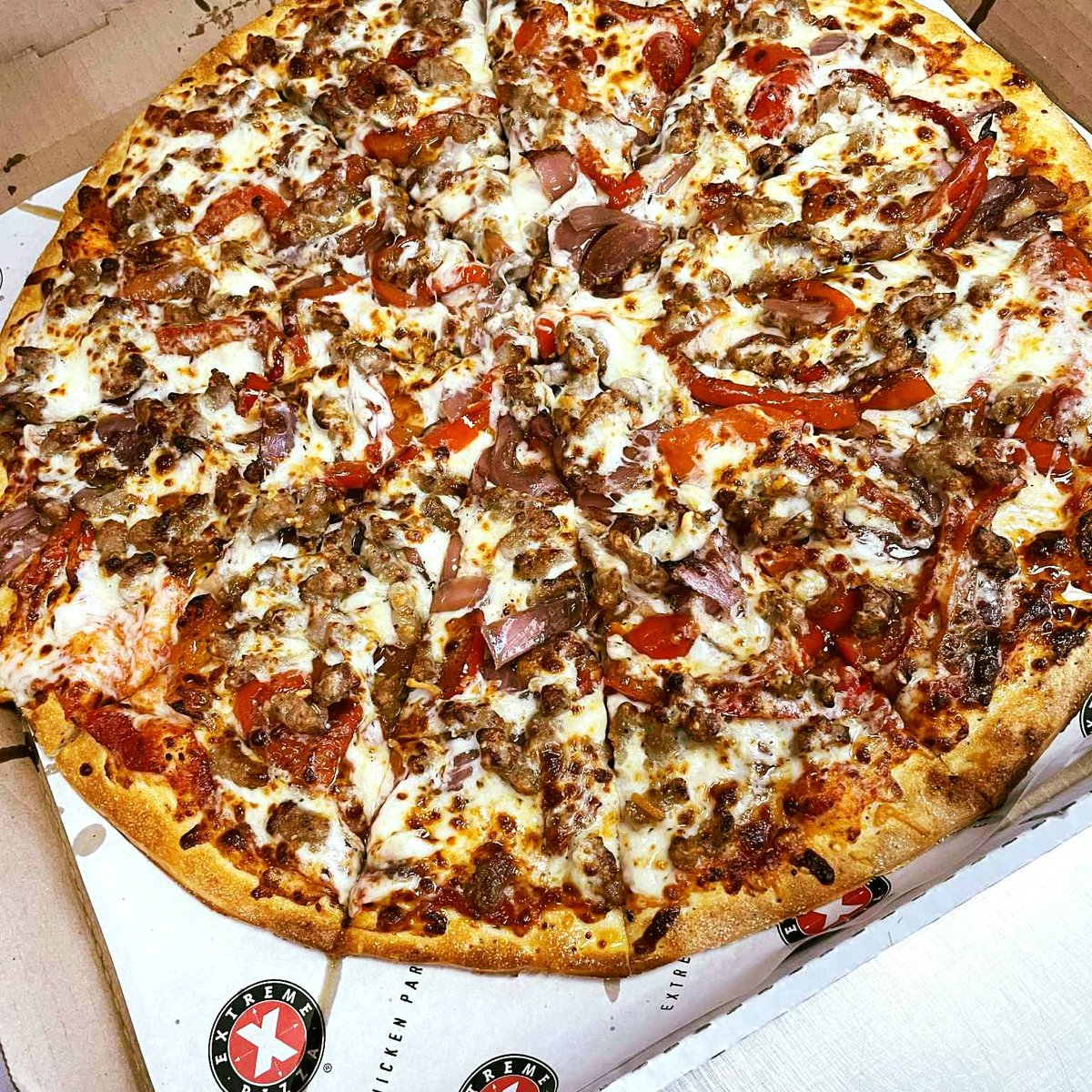 Thursday vibes: the feeling of elation experienced when your Extreme Pizza arrives for lunch 🍕Photo by Shep W. #ExtremePizza #pizzatime #pizza #thirstyvibes #pizzadelivery #novato #california #thursday #thursdayvibes #thirstythursday #summer #summervibes #lunch #dinner #tbt #pov